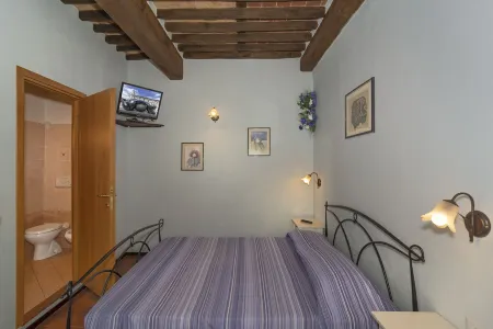 Bed & Breakfast Lucca Fora Отели рядом с достопримечательностью «Parrocchia Dei Ss. Maria Assunta e Jacopo Maggiore di Lammari»