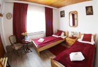 Zum Burgkeller Hotels in Allenbach