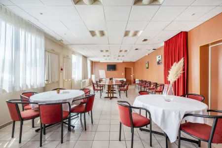 Cit'Hotel la Pyramide Отели в г. Прунье-ан-Солонь