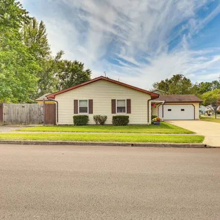 Peaceful Home Near Youngstown: Fenced Backyard!