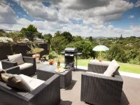 The Queenslander Raglan Hotels in Raglan