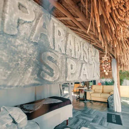 Hotel Paradise Suites