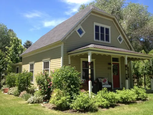 Charming studio cottage on quiet street with beautiful landscaping and gardens.