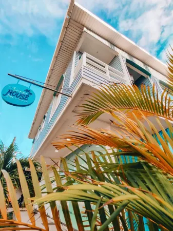 Summer House Inn San Andres Отели рядом с достопримечательностью «Плайя Спрат Бигт»