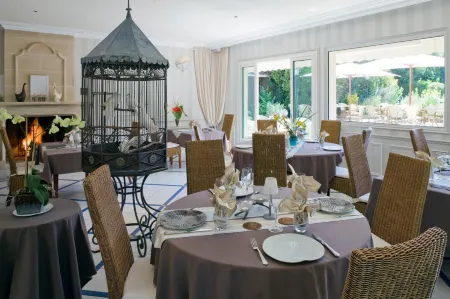 Logis Auberge du Centre Отели в г. Канде-Сюр-Бёврон