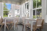 Carlisle House Inn - breakfast