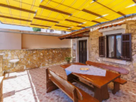 Laura Hotels in Opcina Liznjan