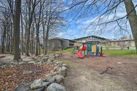 Cozy Bellaire Condo w/ Balcony - 3 Mi to Skiing! - 3-Star