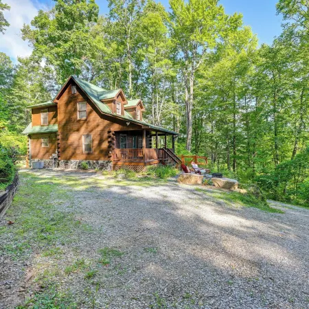 Near Hikes & River! Pet-Friendly Bryson City Haven