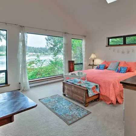 Waterfront Bainbridge Island Home: Stunning Views!