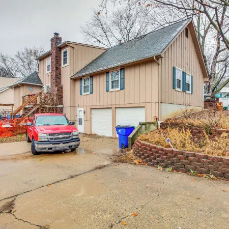 Shawnee Vacation Rental ~ 11 Mi to Kansas City!