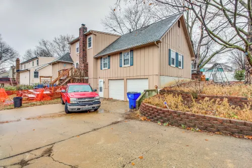 Shawnee Vacation Rental ~ 11 Mi to Kansas City!