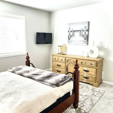 Charming 3-bedroom house with WiFi and AC in lovely Fargo