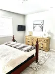 Charming 3-bedroom house with WiFi and AC in lovely Fargo