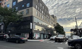 Regal Inn & Suites New York LaGuardia Hotel