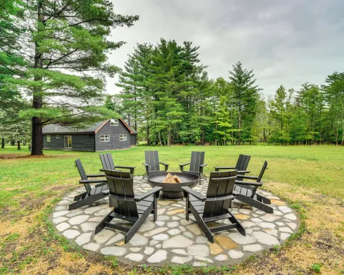 Stylish Catskills Retreat: Year-round Adventure! Hotels in Cairo