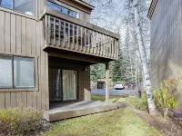 Ketchum Condo w/ Deck < 1 Mi to Sun Valley Resort! Hotels in Ketchum