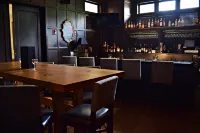 JH Adams Inn, Trademark Collection by Wyndham - bar