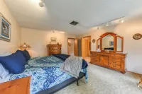Cloudcroft Mtn Home w/ Patio, Walk to Golf Course! -  Privatzimmer