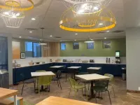 Spark by Hilton Phoenix East Mesa - فطور