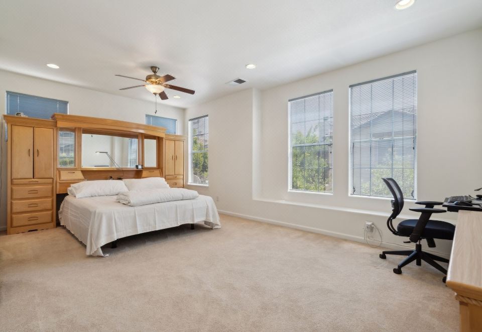 Sunny Serenity Pet Friendly 5Br - 0221512000lrl43zf7AE8 R 960 660 R5 D