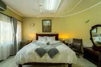 Room in Villa - Zambezi Family Lodge - Lion Room
