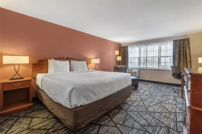 SureStay Plus Hotel by Best Western Auburn Hotel dekat Eckhart Park