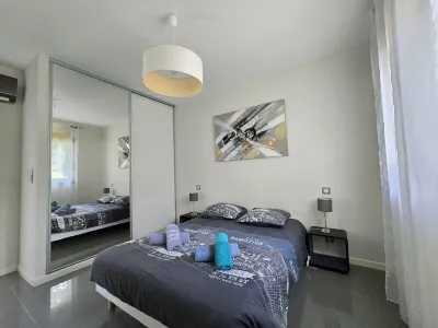 Porto Vecchio: Beautiful Villa with Private Pool Near Sandy Beach Hotels in 