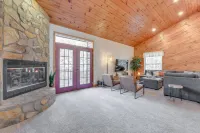Mtn-View Waynesville Home Near Trout Stocked Creek - parking