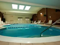 Howard Johnson by Wyndham Mystic - Pools