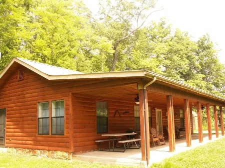 3-bedroom 3-bath cabin just 6 minutes drive to Harrahs Cherokee Casino