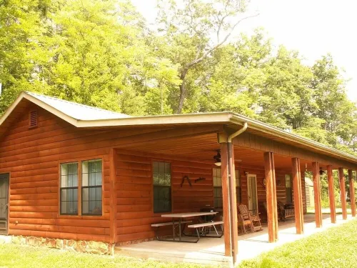 3-bedroom 3-bath cabin just 6 minutes drive to Harrahs Cherokee Casino