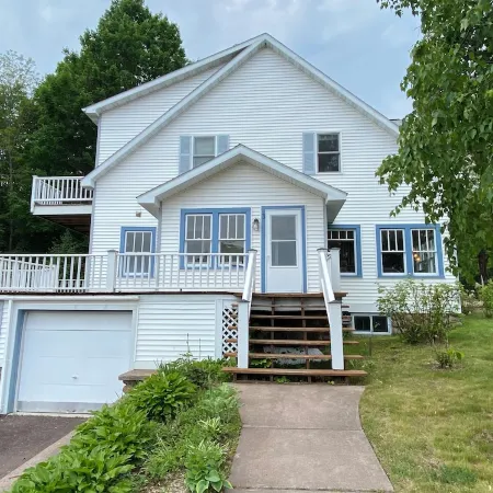 Downtown Bayfield Home W/ Lake Views, Near Ferry & Marina Отели в г. Бейфилд