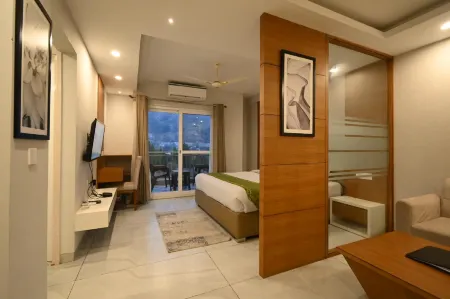 Montclair Ananta Elite Solan Отели в г. Солан