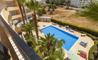 C02 - Luxury 3 Bed with Pool View