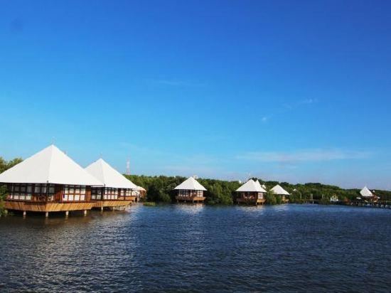 BeeJay Bakau Resort