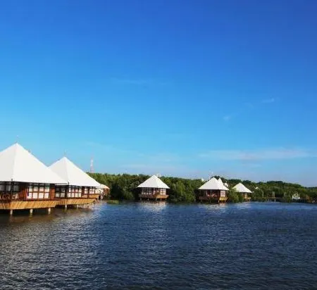 BeeJay Bakau Resort