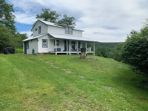 Catskill Farmhouse, mountain views, spring-fed swimming pond with deck, 22 acres