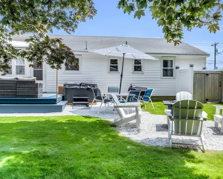 Great Hammcock Getaway, cozy home, hot tub, fire pit, beaches nearby. Hotels in Old Saybrook