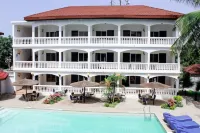 Sarge's Hotel - Beach