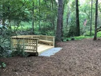 Christy's Creekside Cabin - calm, cozy, comfort
