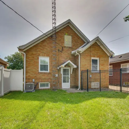 Charming Springfield Home 2 Mi to Downtown