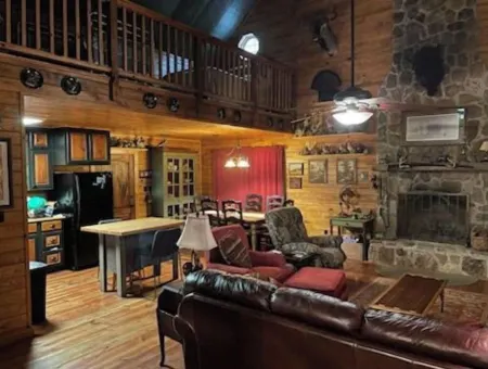 Cabin in the woods overlooking Grenada lake.