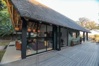 Tomo Safari Lodge Hotels near Hoedspruit Wildlife Estate