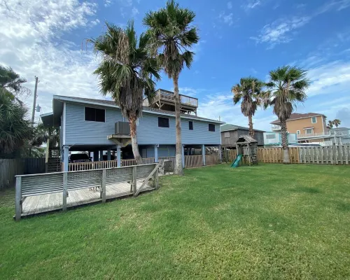 3/2 house in Galveston - 4.5 Miles West of Seawall. Only 1 minute walk to beach! Hotels near West End