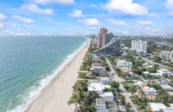 Exclusive Beachfront with Sauna and Gym