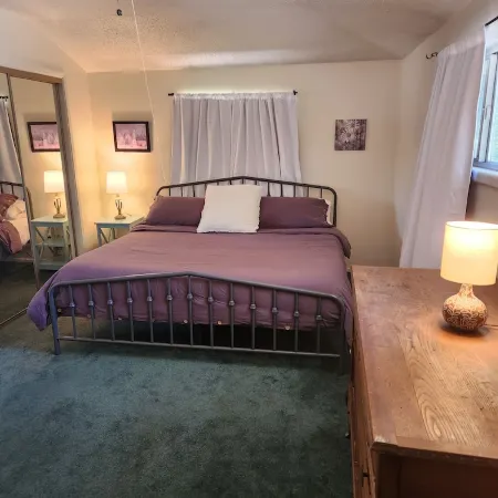 Spacious 3 bdrm home in quiet neighborhood in Quincy
