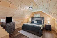 Cliff Haven at Red River Gorge 2-Bedroom Cabin with WiFi, AC, Fire Pit, Hot Tub