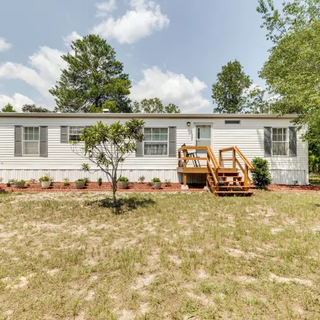 Weeki Wachee Home w/ Fire Pit: 13 Mi to Ocean!
