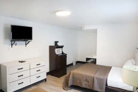 The Lancaster Motel by OYO Ronks Near Paradise